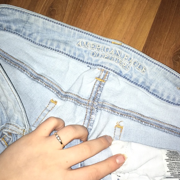 American Eagle Ripped Jeans. - Picture 3 of 4